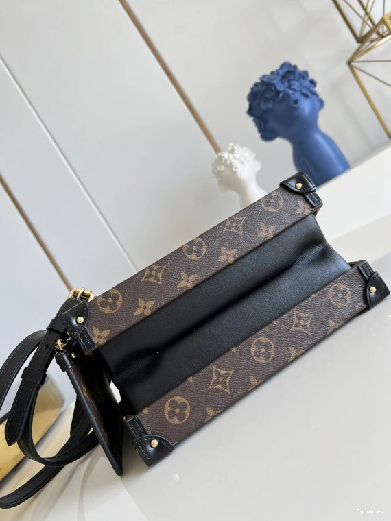 MALLE PETITE V LOUIS VUITTON 0823